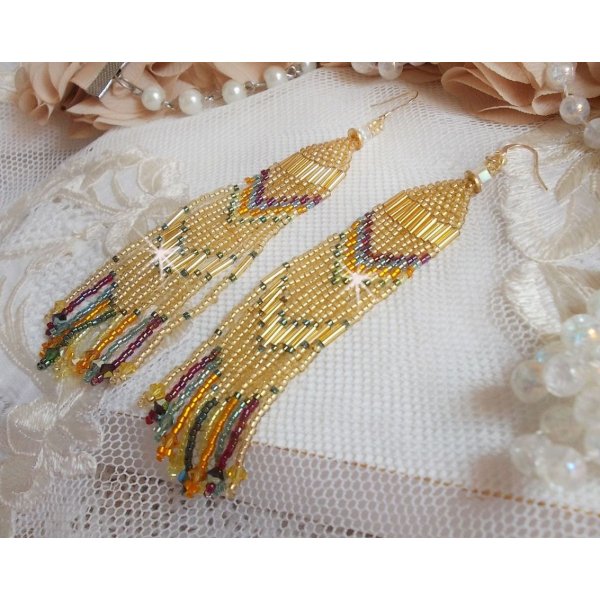 BO Happy Summer gemaakt met Miyuki Delicas rocailles, PureCrystal buisjes en kristallen met 14 karaats Gold Filled haakjes.