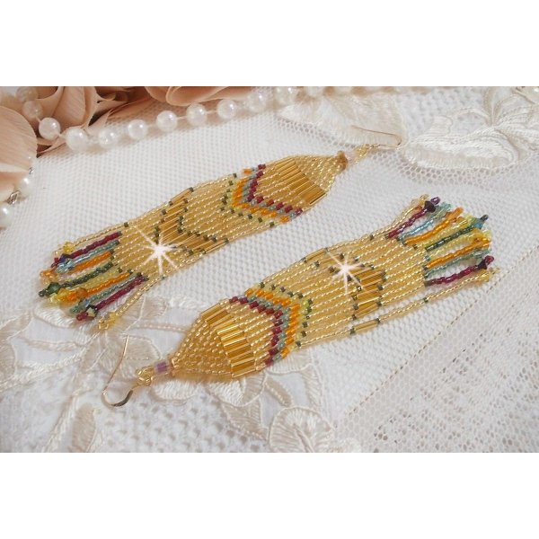 BO Happy Summer gemaakt met Miyuki Delicas rocailles, PureCrystal buisjes en kristallen met 14 karaats Gold Filled haakjes.