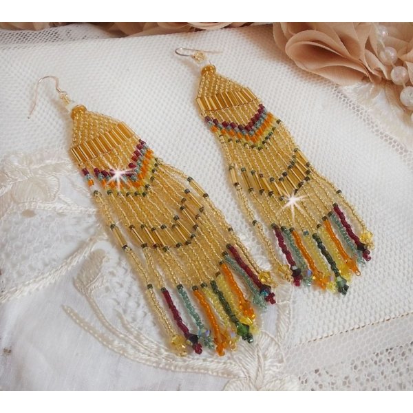 BO Happy Summer gemaakt met Miyuki Delicas rocailles, PureCrystal buisjes en kristallen met 14 karaats Gold Filled haakjes.