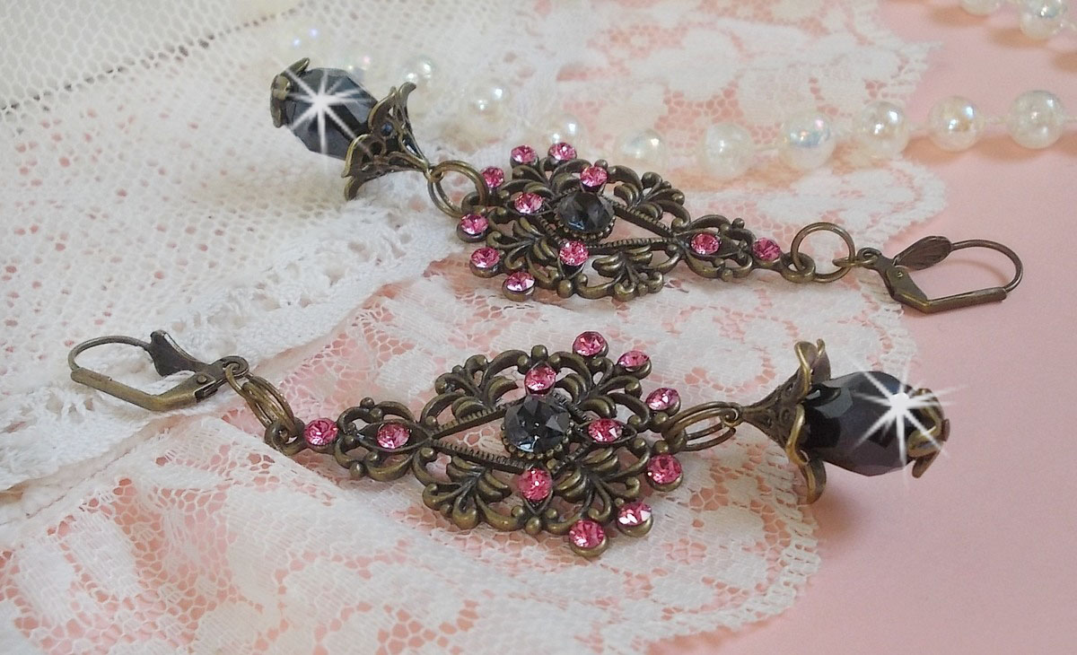 BO Irresistible Love Collection met Swarovski kristallen gemonteerd op bronzen filigraan kandelaars