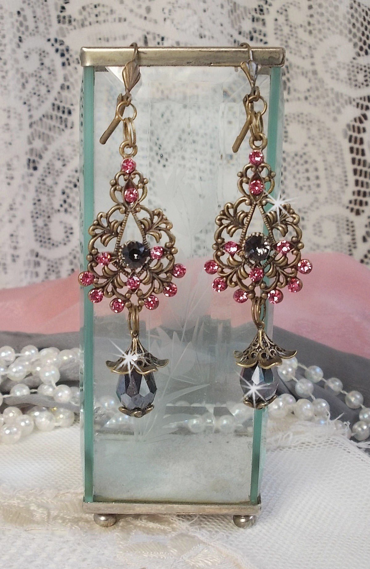 BO Irresistible Love Collection met Swarovski kristallen gemonteerd op bronzen filigraan kandelaars