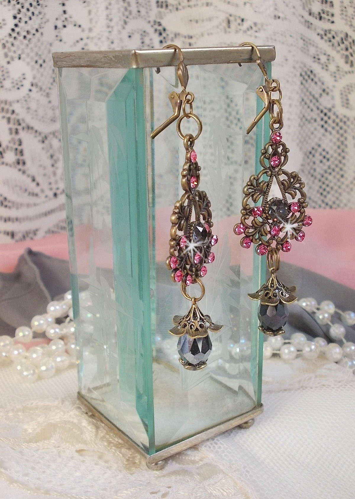 BO Irresistible Love Collection met Swarovski kristallen gemonteerd op bronzen filigraan kandelaars