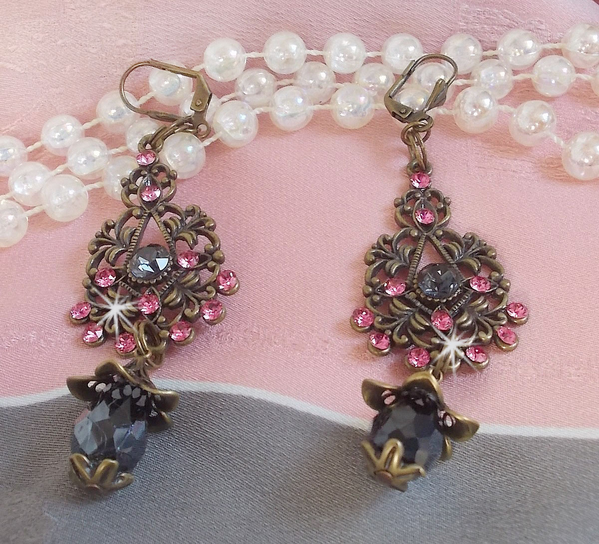 BO Irresistible Love Collection met Swarovski kristallen gemonteerd op bronzen filigraan kandelaars