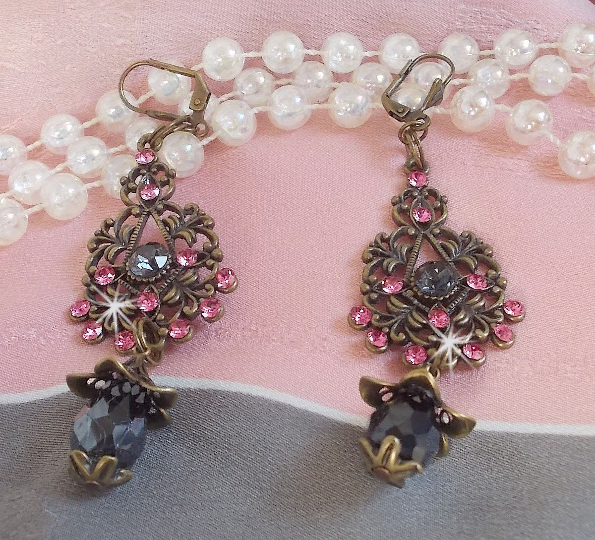 BO Irresistible Love Collection met Swarovski kristallen gemonteerd op bronzen filigraan kandelaars