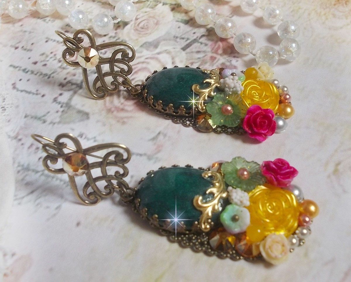 BO Jade Bloemen gemaakt met ovale Maleisische Jade cabochons, Swarovski kristallen, hars kralen, glazen bloemen met kwaliteit accessoires. 