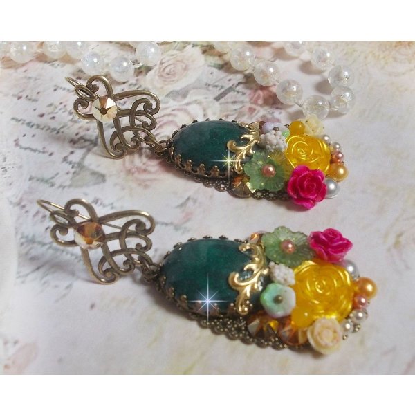 BO Jade Bloemen gemaakt met ovale Maleisische Jade cabochons, Swarovski kristallen, hars kralen, glazen bloemen met kwaliteit accessoires. 