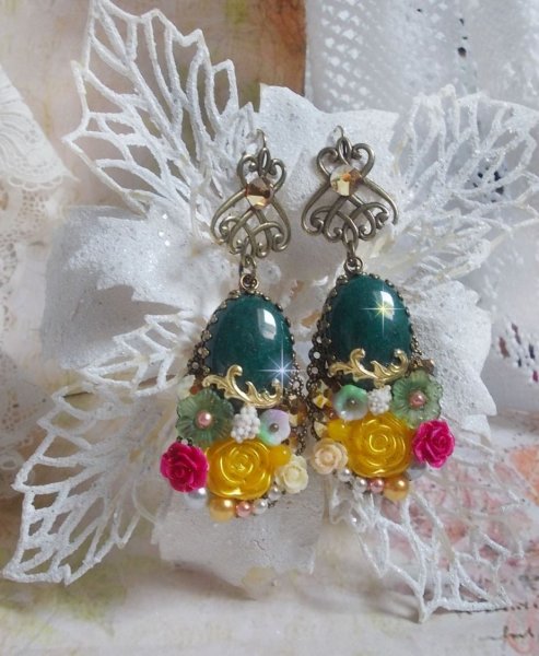BO Jade Bloemen gemaakt met ovale Maleisische Jade cabochons, Swarovski kristallen, hars kralen, glazen bloemen met kwaliteit accessoires. 