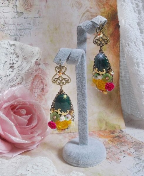 BO Jade Bloemen gemaakt met ovale Maleisische Jade cabochons, Swarovski kristallen, hars kralen, glazen bloemen met kwaliteit accessoires. 