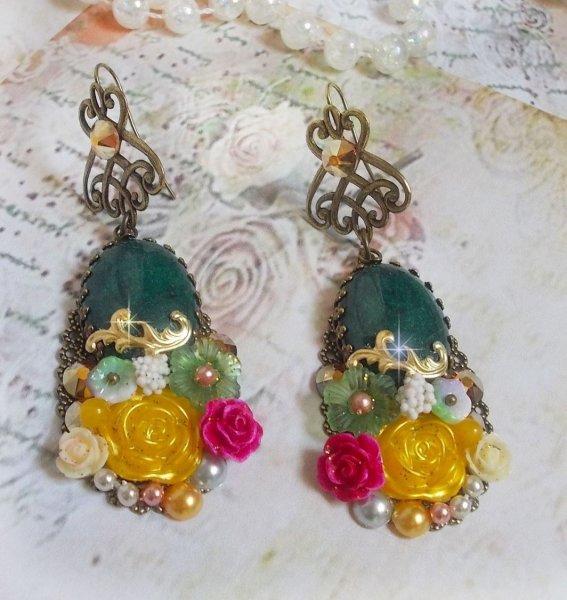 BO Jade Bloemen gemaakt met ovale Maleisische Jade cabochons, Swarovski kristallen, hars kralen, glazen bloemen met kwaliteit accessoires. 