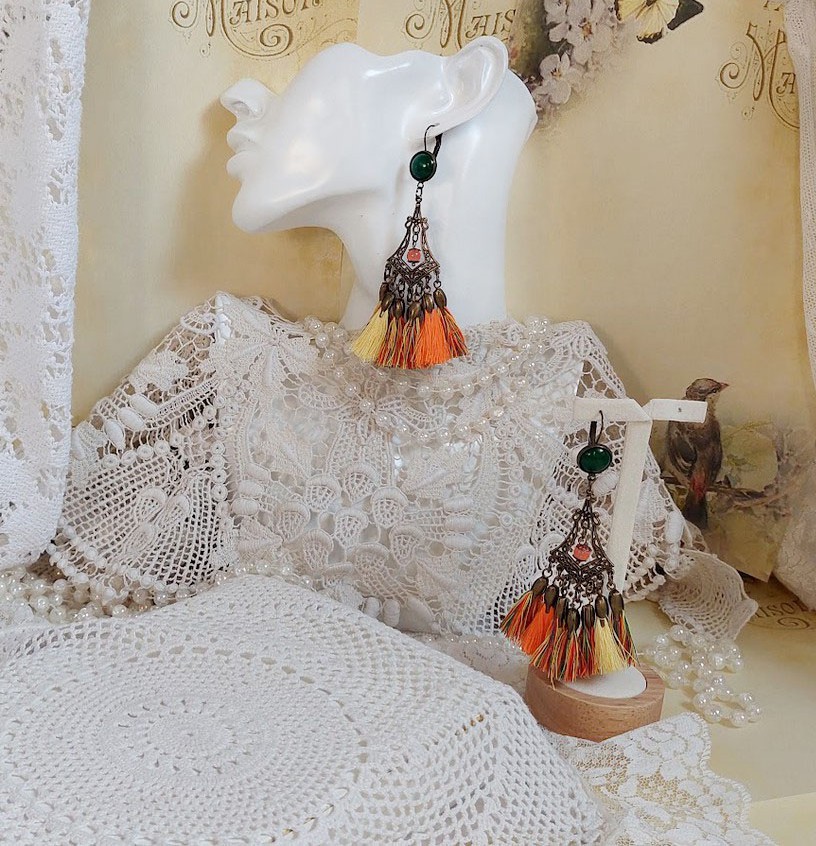 BO Kaléidoscope avec pompons multicolores, perles résines, pendentifs et dormeuses métal