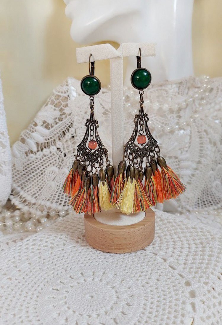 BO Kaléidoscope avec pompons multicolores, perles résines, pendentifs et dormeuses métal