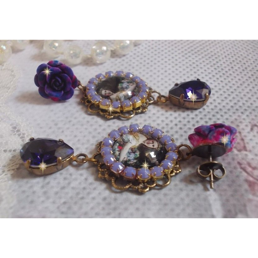 BO La Lavendière gemaakt met vergrootglas cabochons, PureCrystal kristallen, hars cabochons, vergulde en bronskleurige messing accessoires.