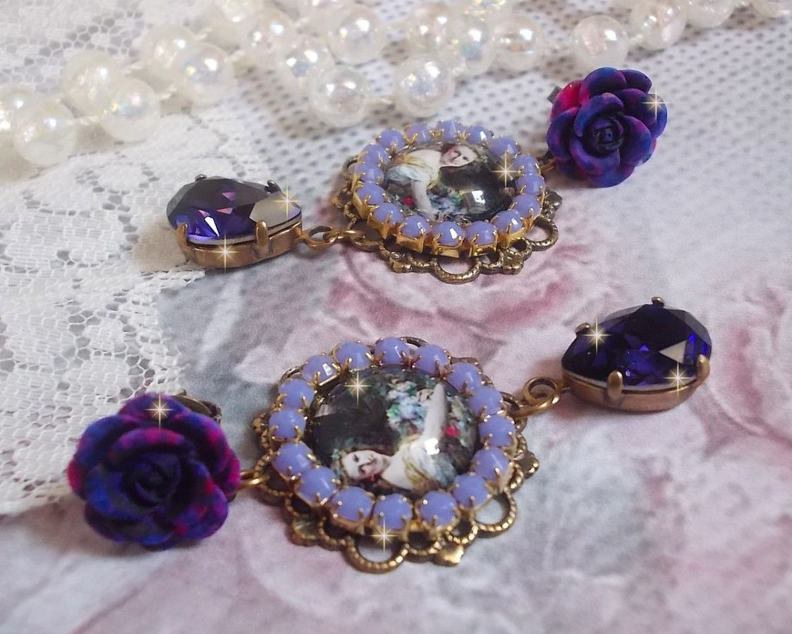 BO La Lavendière gemaakt met vergrootglas cabochons, PureCrystal kristallen, hars cabochons, vergulde en bronskleurige messing accessoires.