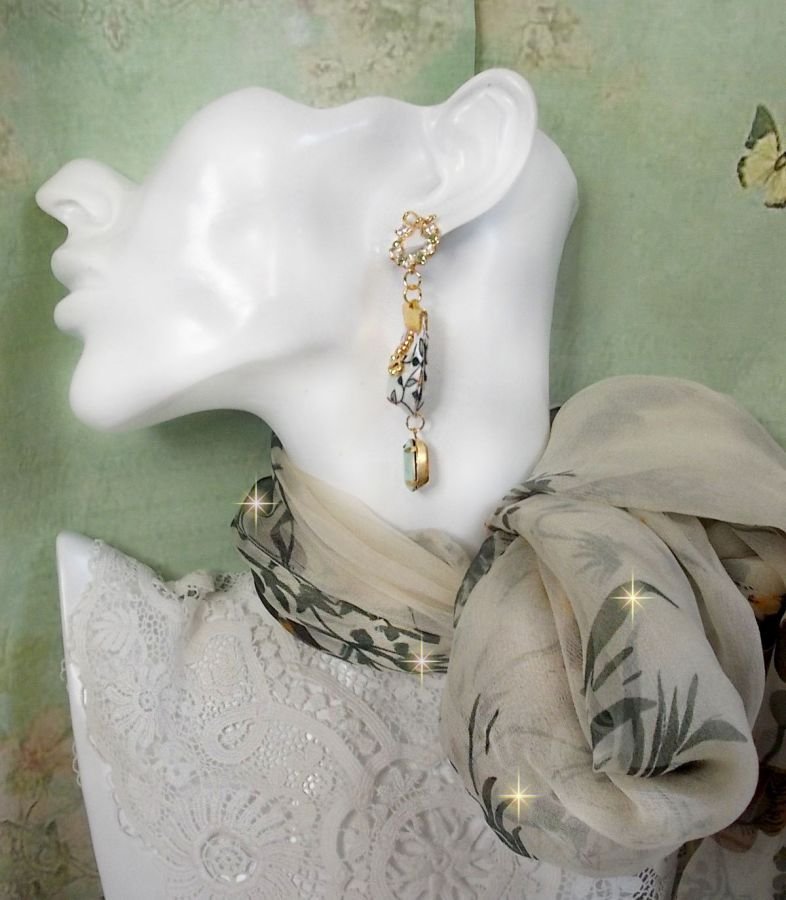 BO Liberty Flowers gemaakt met Opaal kristallen cabochons; Vergulde oorbellen en diverse accessoires.