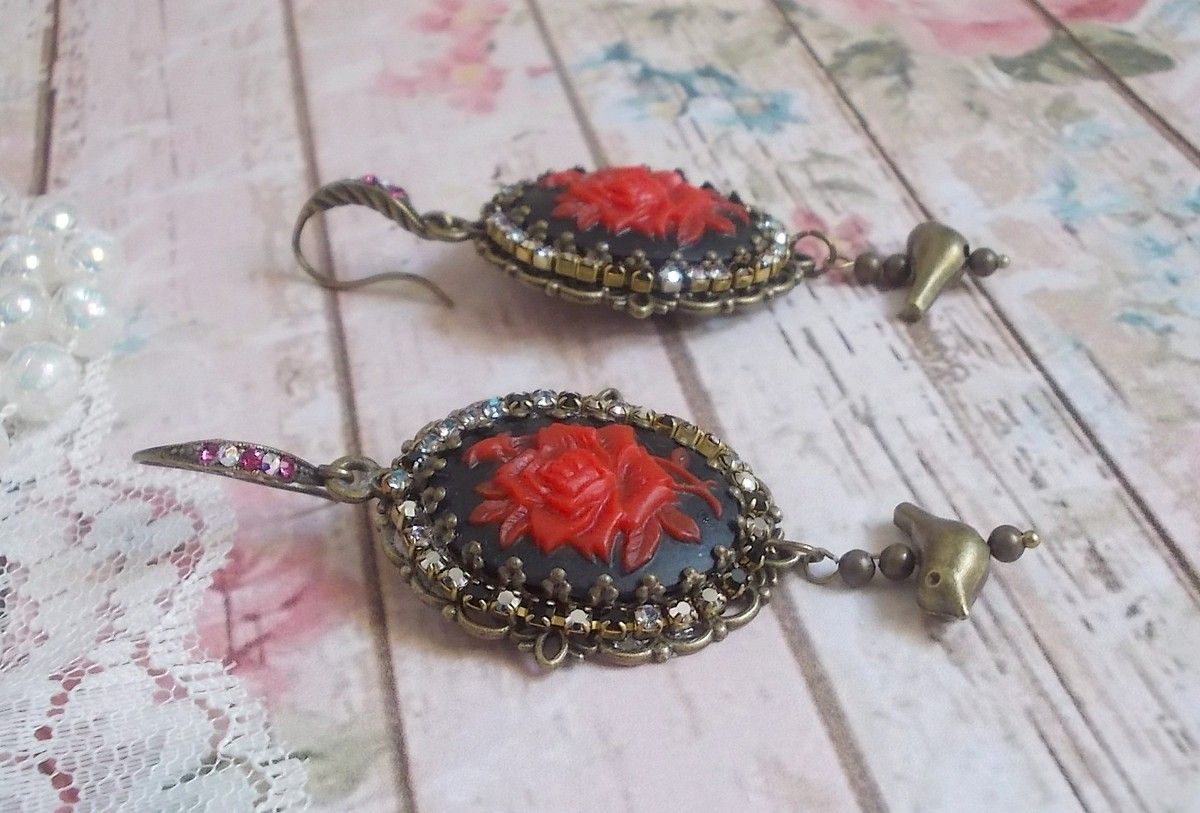 BO Loly Rozen gemaakt met hars cabochons, kristal strass ketting met bronzen accessoires