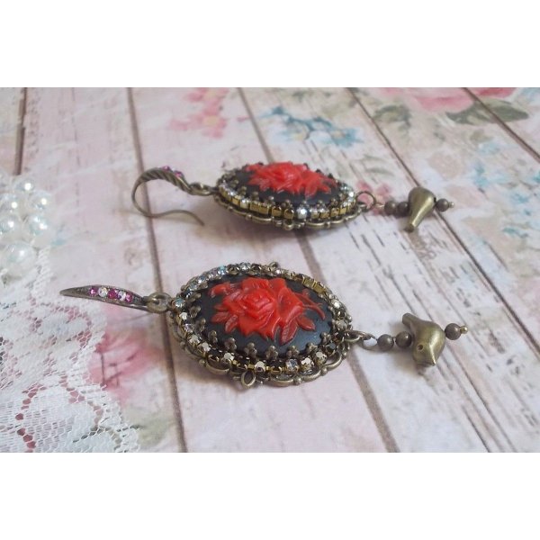 BO Loly Rozen gemaakt met hars cabochons, kristal strass ketting met bronzen accessoires