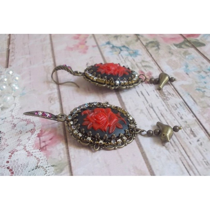 BO Loly Rozen gemaakt met hars cabochons, kristal strass ketting met bronzen accessoires