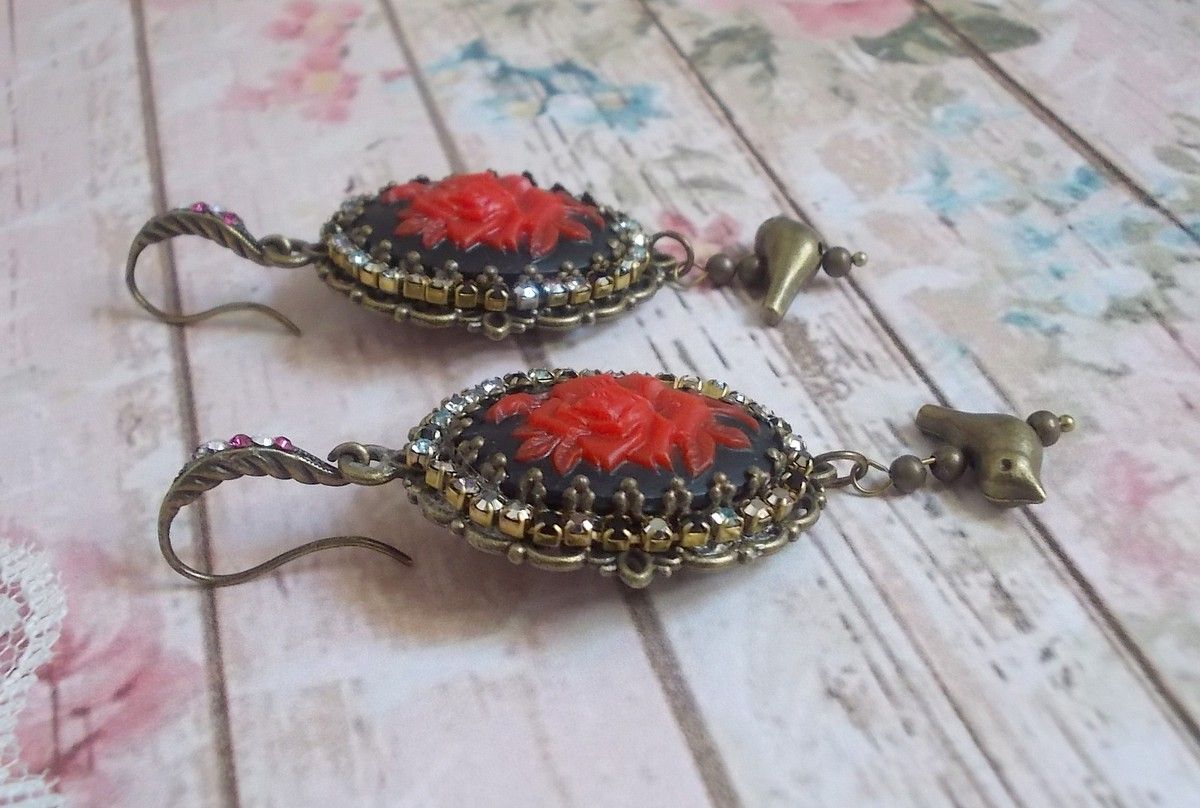 BO Loly Rozen gemaakt met hars cabochons, kristal strass ketting met bronzen accessoires