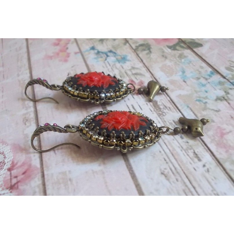 BO Loly Rozen gemaakt met hars cabochons, kristal strass ketting met bronzen accessoires