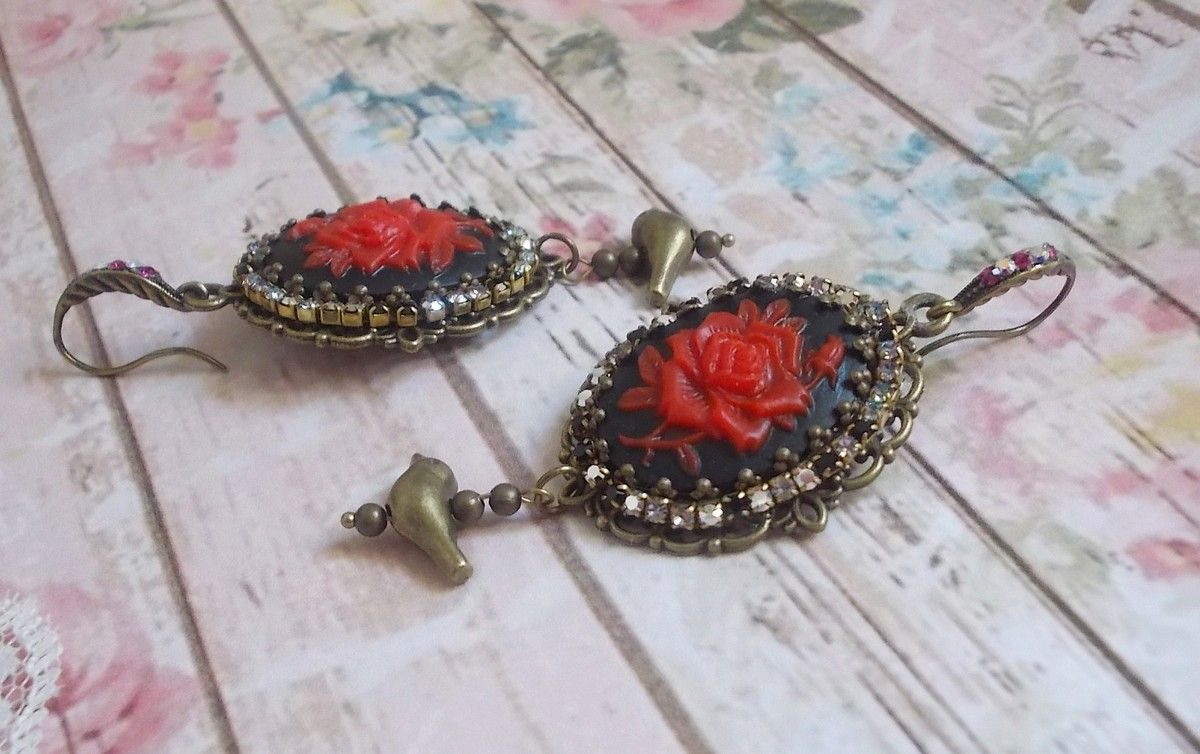 BO Loly Rozen gemaakt met hars cabochons, kristal strass ketting met bronzen accessoires