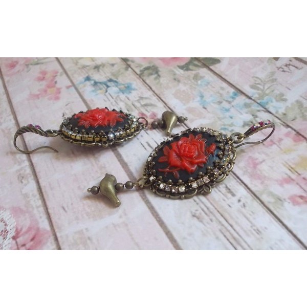 BO Loly Rozen gemaakt met hars cabochons, kristal strass ketting met bronzen accessoires