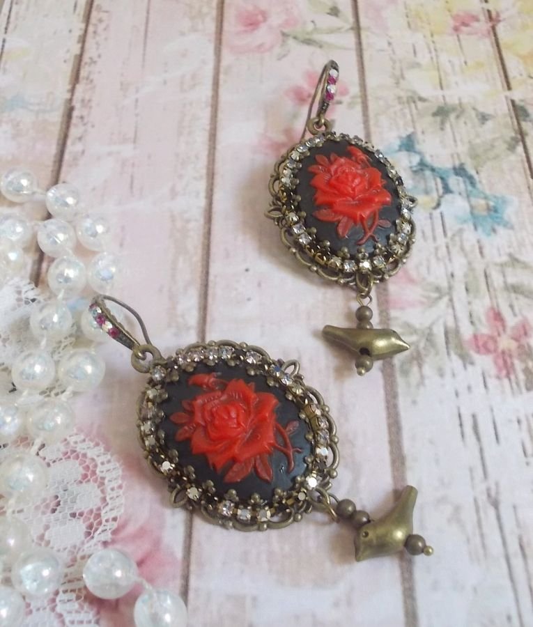 BO Loly Rozen gemaakt met hars cabochons, kristal strass ketting met bronzen accessoires