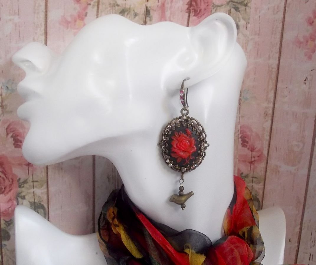 BO Loly Rozen gemaakt met hars cabochons, kristal strass ketting met bronzen accessoires