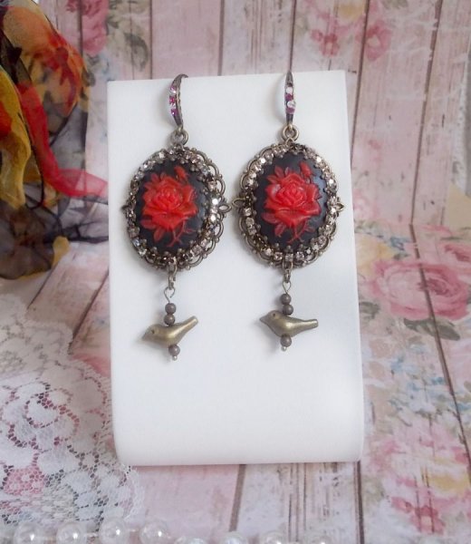 BO Loly Rozen gemaakt met hars cabochons, kristal strass ketting met bronzen accessoires