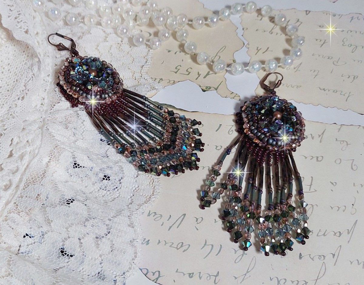 BO Lang Bruin Picasso geborduurd met Swarovski kristallen, glas facetten, bugels twist en rocailles