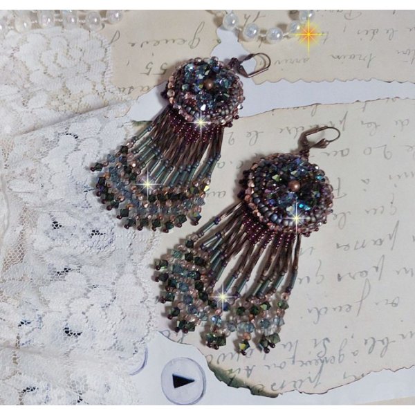 BO Lang Bruin Picasso geborduurd met Swarovski kristallen, glas facetten, bugels twist en rocailles