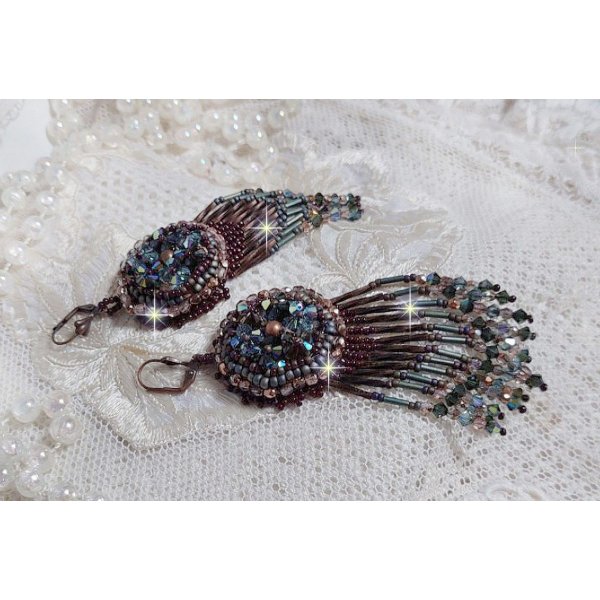 BO Lang Bruin Picasso geborduurd met Swarovski kristallen, glas facetten, bugels twist en rocailles