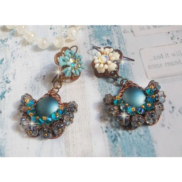 BO Lou Petrol cr&eacute;&eacute;es avec cristaux de Swarovski, perles en verre et fleurs &eacute;poxy 