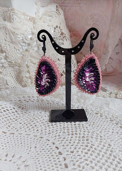 BO Louvre Festif brod&eacute;es avec des sequins, rocailles et dormeuses noires 