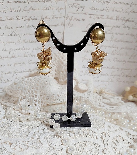  BO Lumi&egrave;re Opale White cr&eacute;&eacute;es avec perles verres, perles de gemme et clips en laiton dor&eacute;