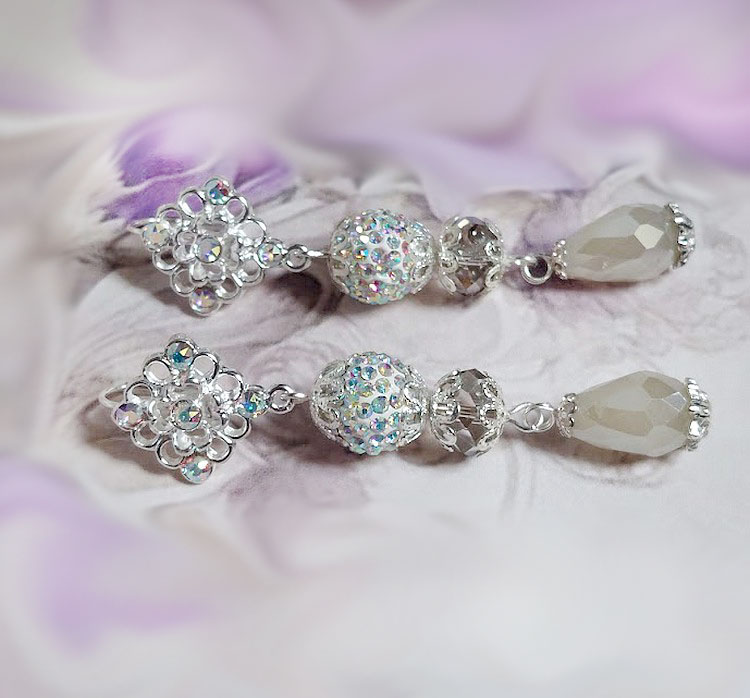 BO Lumi&egrave;re P&eacute;tillante cr&eacute;&eacute;es avec perles strass, gouttes, rondes aplaties verre et perles Crystal Swarovski