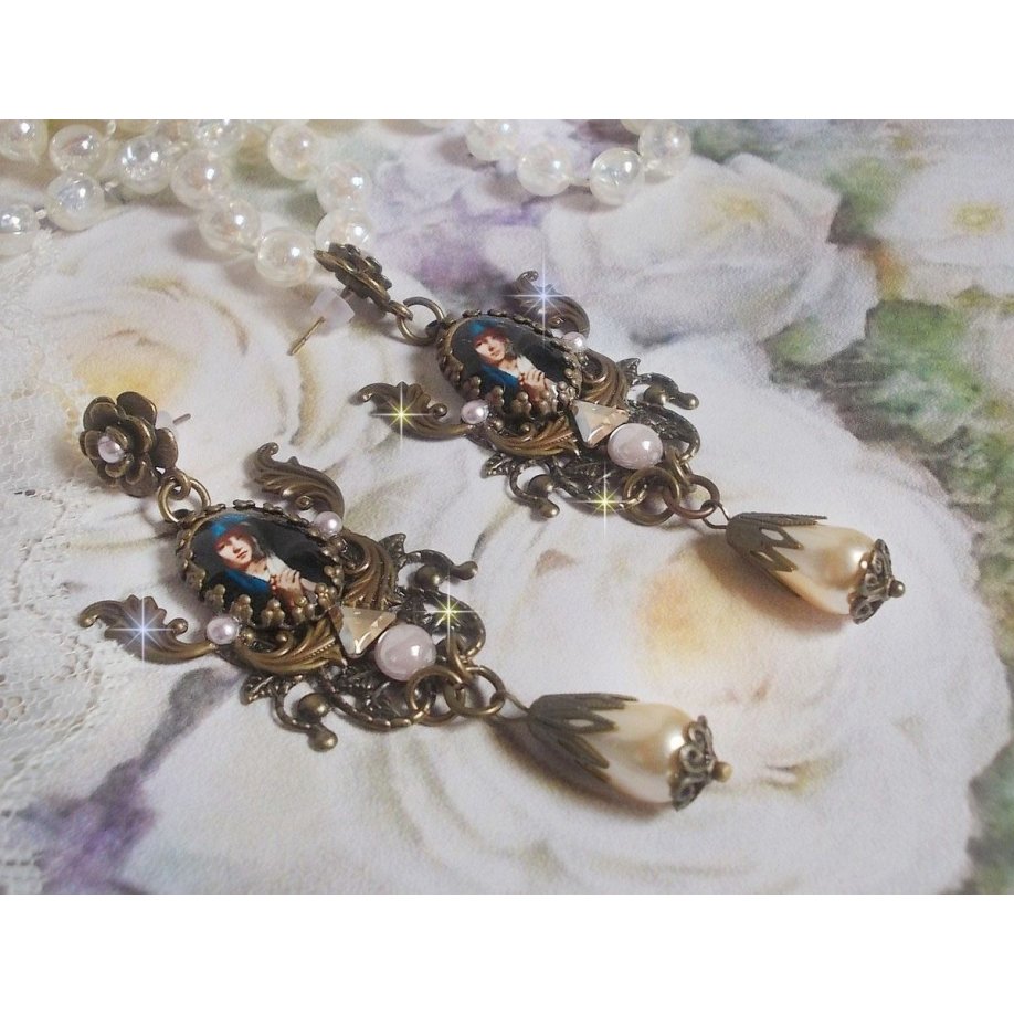 BO Madonna gemaakt met PureCrystal cabochons, vergrootglas cabochons, wolkenstempels en bronzen accessoires.