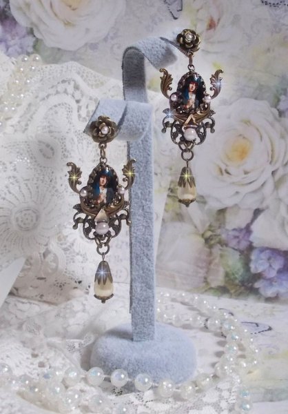BO Madonna gemaakt met PureCrystal cabochons, vergrootglas cabochons, wolkenstempels en bronzen accessoires.