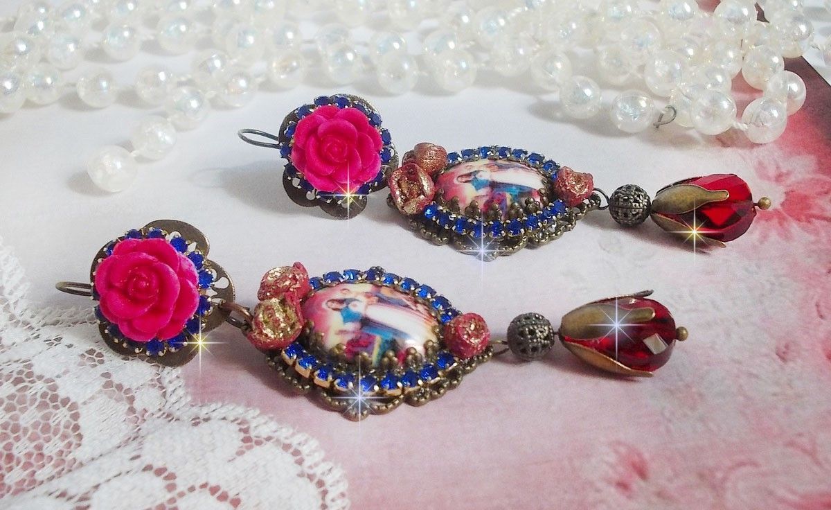 BO Maria en Jezus gemaakt met hars cabochons, rode facetperen en diverse accessoires