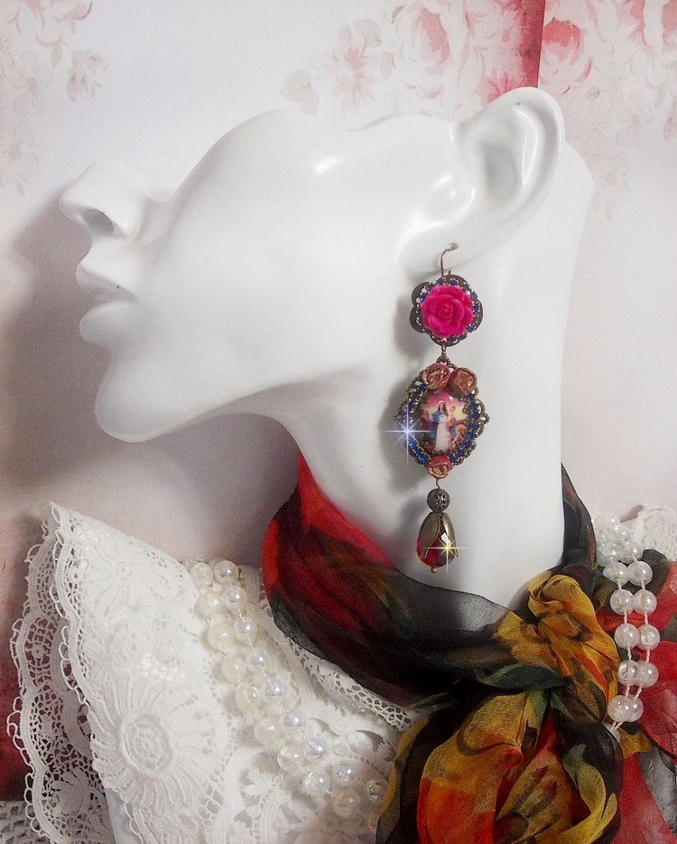 BO Maria en Jezus gemaakt met hars cabochons, rode facetperen en diverse accessoires
