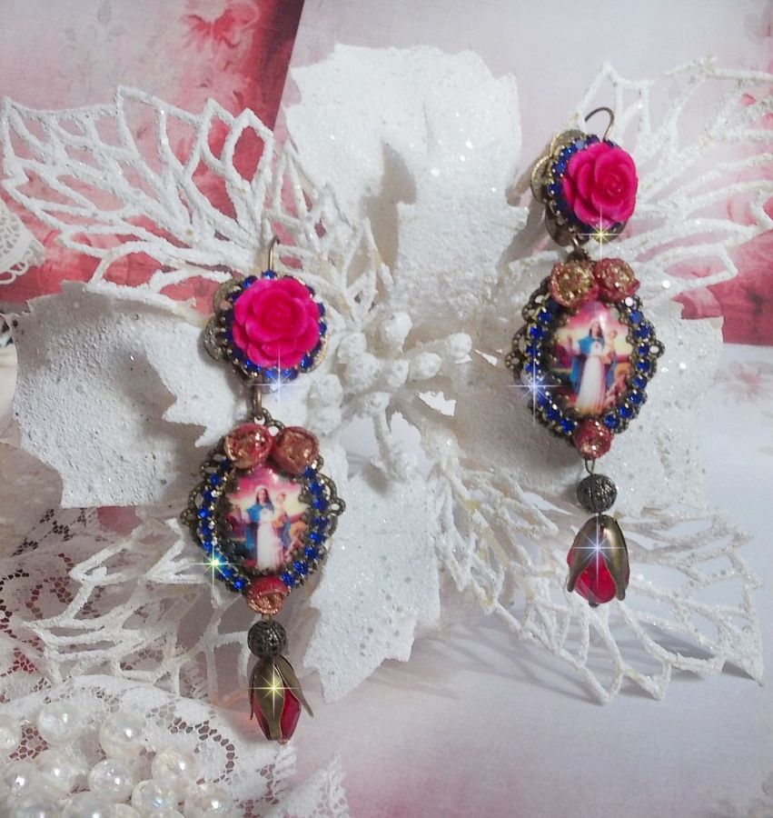 BO Maria en Jezus gemaakt met hars cabochons, rode facetperen en diverse accessoires