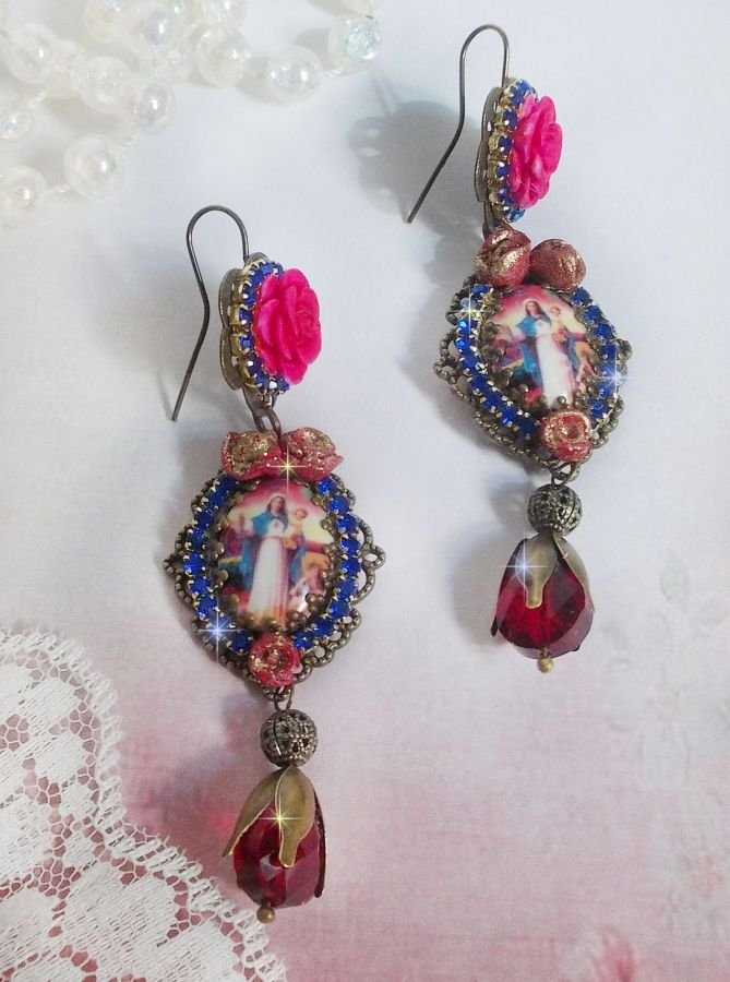 BO Maria en Jezus gemaakt met hars cabochons, rode facetperen en diverse accessoires
