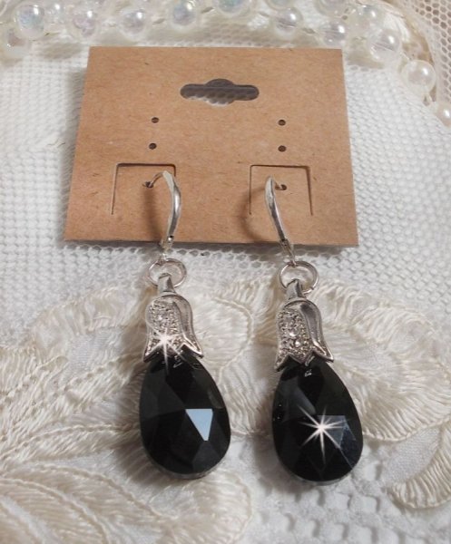 BO Merveilles Jet gemaakt met verzilverde beugels van kleine strass steentjes en facetgeslepen druppels