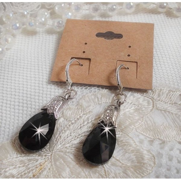 BO Merveilles Jet gemaakt met verzilverde beugels van kleine strass steentjes en facetgeslepen druppels