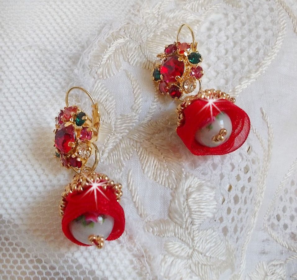 BO Mia geborduurd met Swarovski kristallen, oranje zirkonia steentjes, Fimo kralen en rocailles.