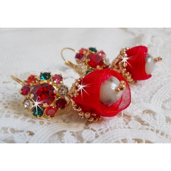 BO Mia geborduurd met Swarovski kristallen, oranje zirkonia steentjes, Fimo kralen en rocailles.