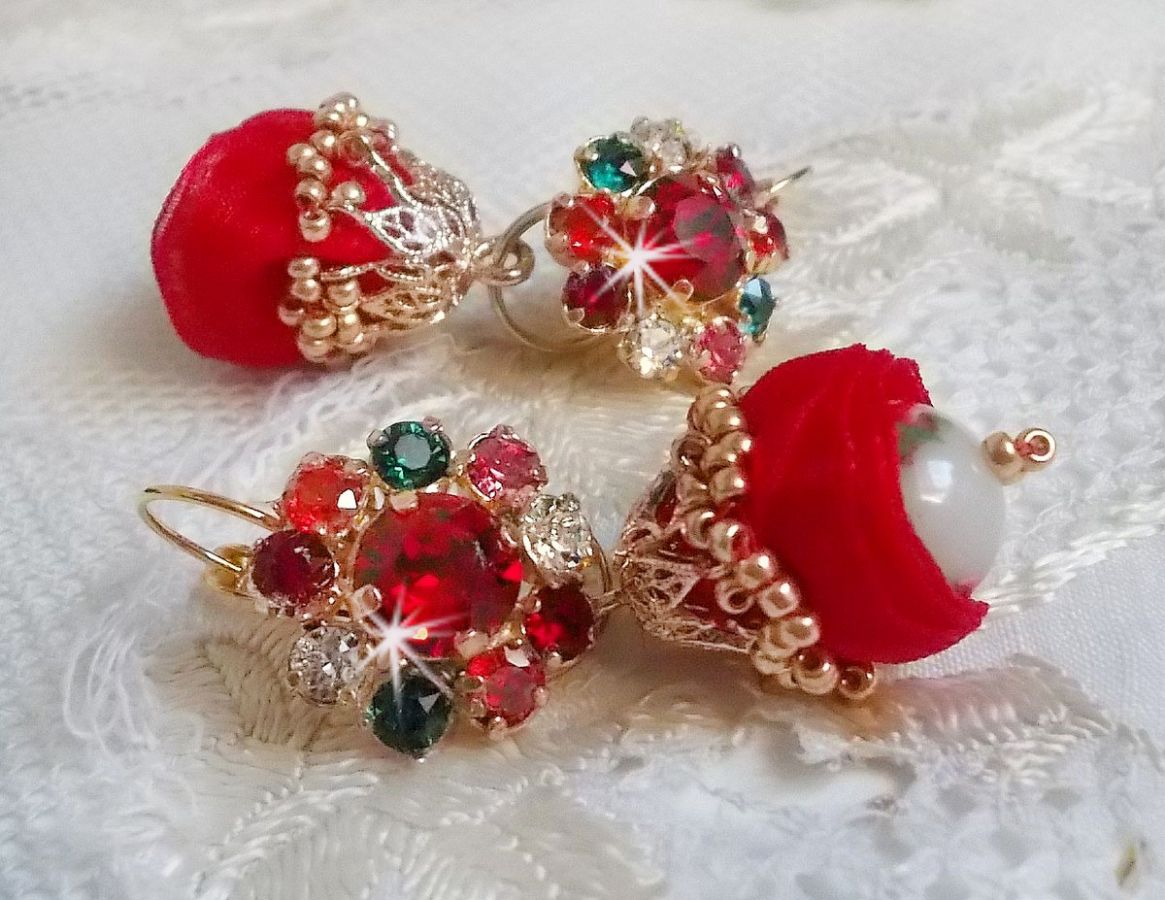 BO Mia geborduurd met Swarovski kristallen, oranje zirkonia steentjes, Fimo kralen en rocailles.