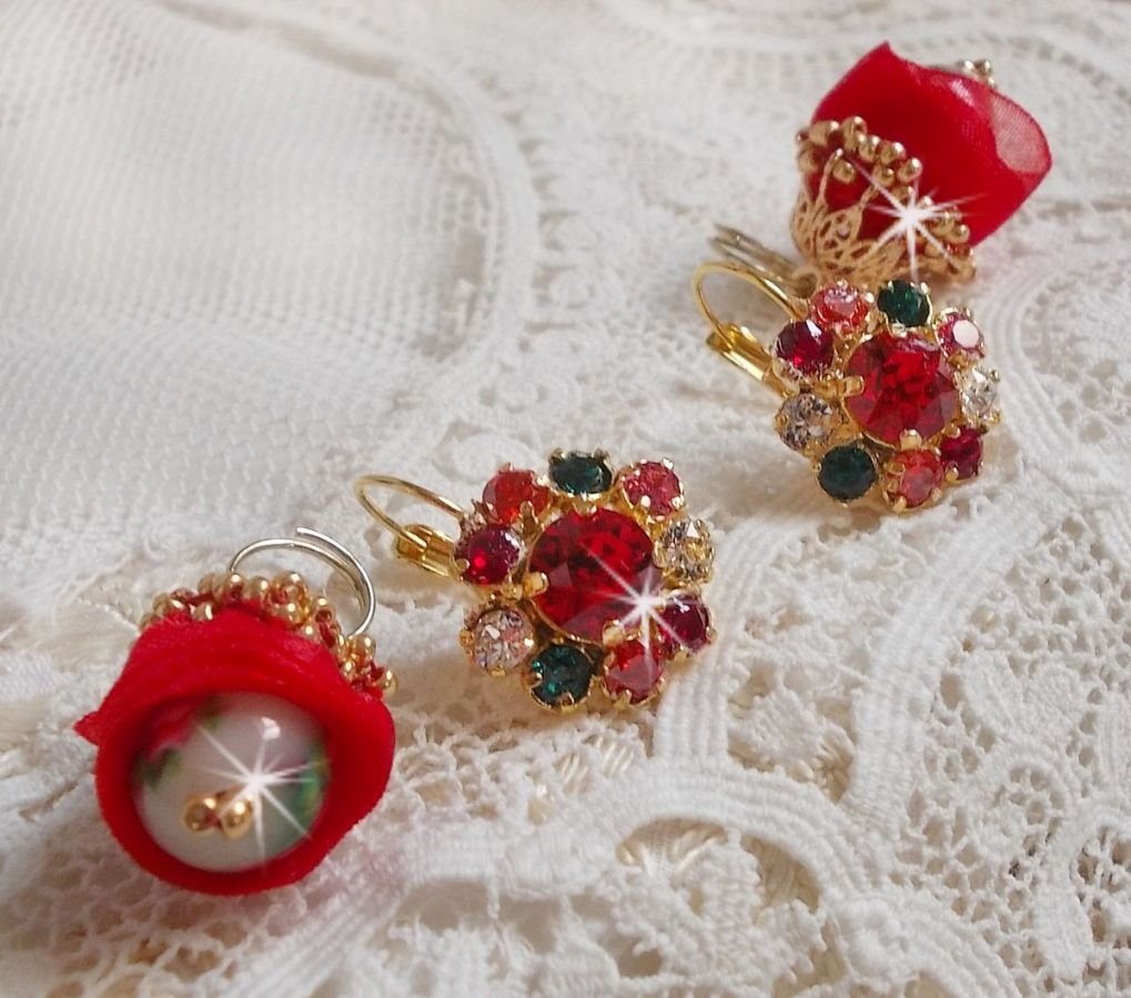 BO Mia geborduurd met Swarovski kristallen, oranje zirkonia steentjes, Fimo kralen en rocailles.