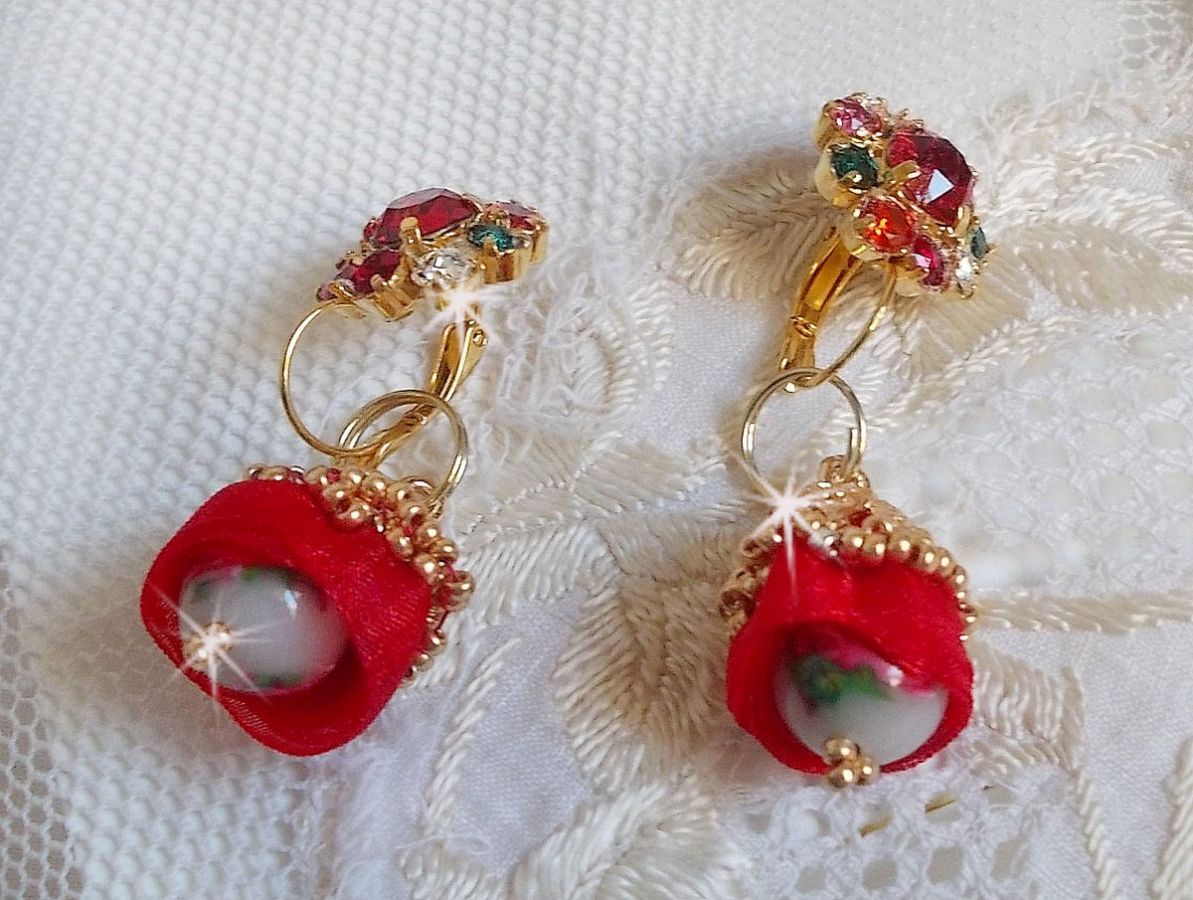 BO Mia geborduurd met Swarovski kristallen, oranje zirkonia steentjes, Fimo kralen en rocailles.