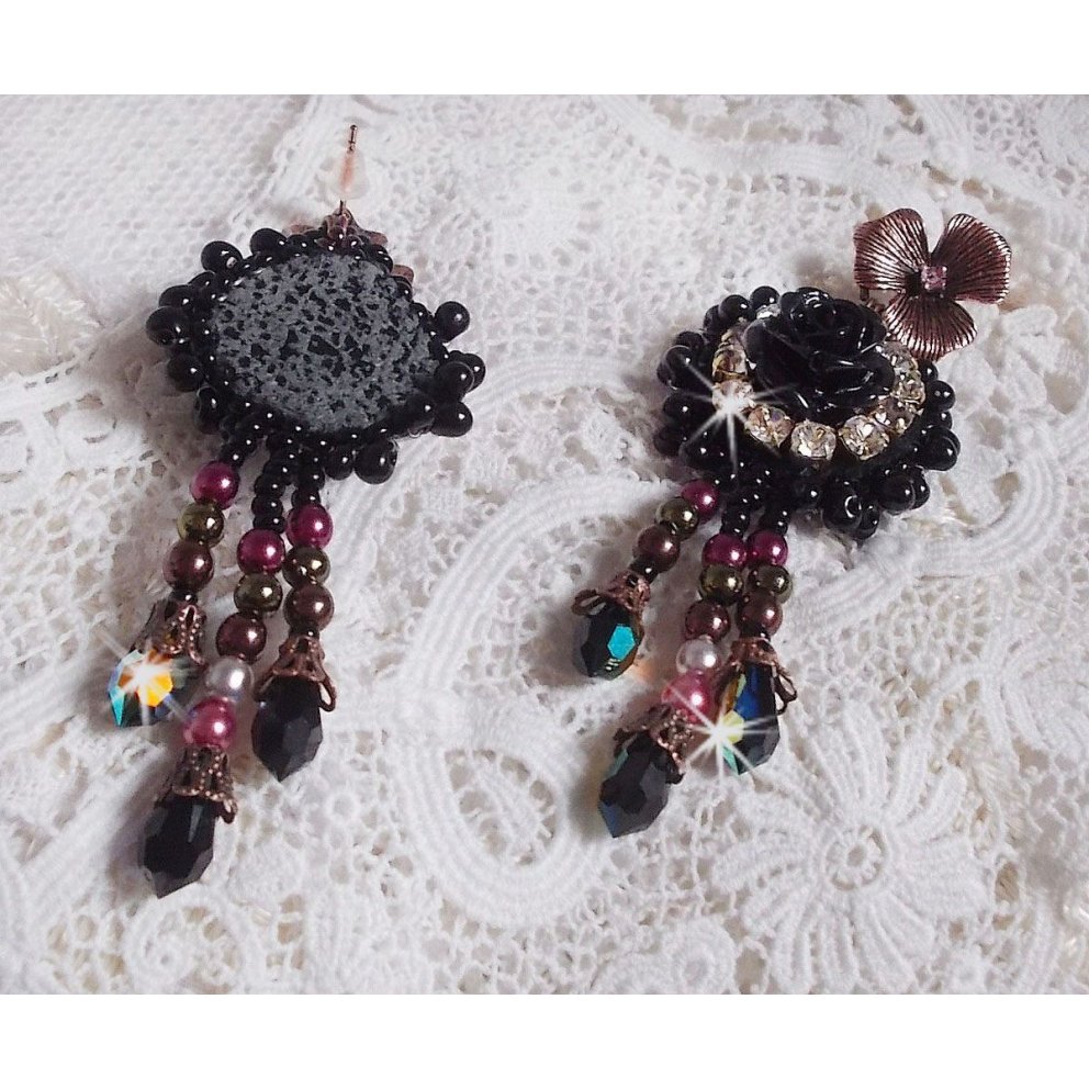 BO Midnight Daisy geborduurd met parelkralen, Swarovski kristallen, zilveren Crystal kralen en Miyuki rocailles.