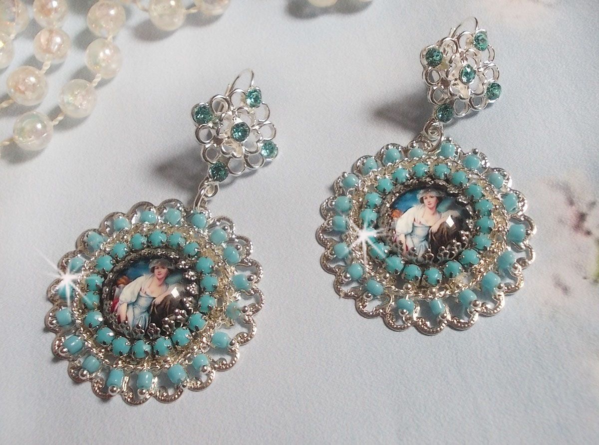 BO Moment de Détente gemaakt met Vintage Dames vergrootglas cabochons, Swarovski kristallen, stempels en glazen kralen.